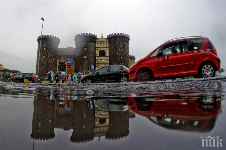 ИЗВЪНРЕДНО ПОЛОЖЕНИЕ: Обявиха червен код на островите Сицилия и Сардиния заради лошото време
