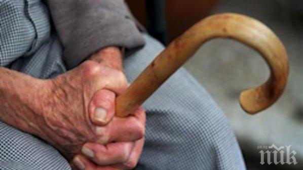 1100 пенсионери чакат на опашка за старчески дом