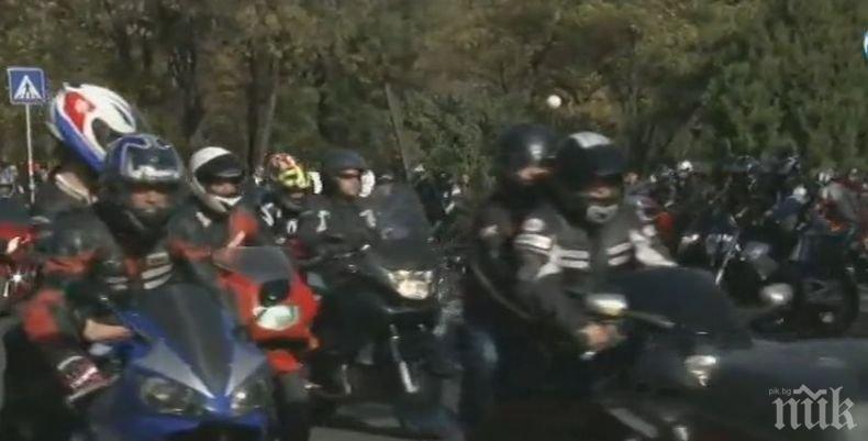 Мотористи закриха с шествие мотосезона в Бургас