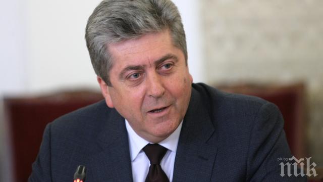 САМО В ПИК И РЕТРО: Първанов опитомява соколи (СНИМКА)