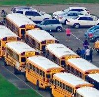 11 ранени, след като училищен автобус се сблъска с боклукчийски камион в САЩ