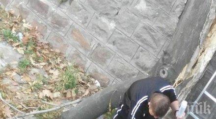 последните минути възрастен мъж падна канал целият кръв снимки