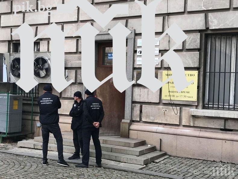 Българи в чужбина с отворено писмо до премиера Борисов, искат закриване на ДАБЧ