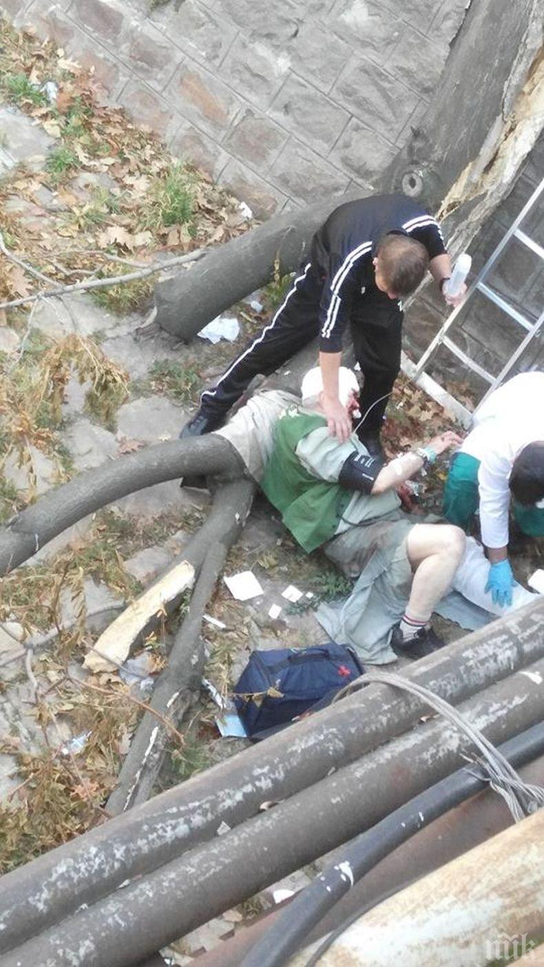 ОТ ПОСЛЕДНИТЕ МИНУТИ: Възрастен мъж падна в канал, целият е в кръв (СНИМКИ)