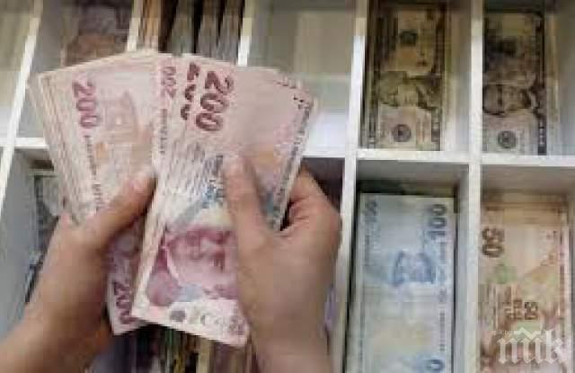 Турската лира рядко тръгна нагоре