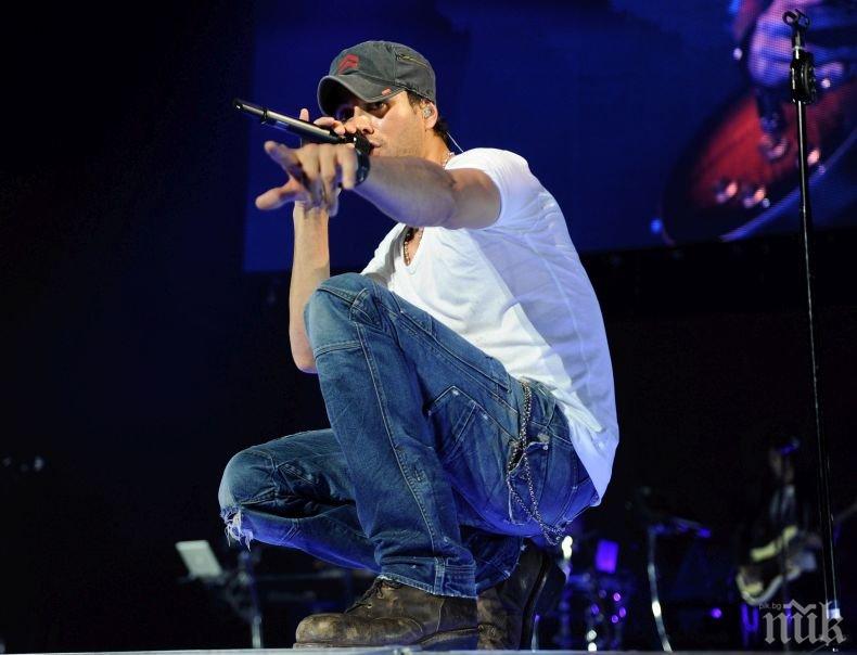 7 тира докараха сцената и техниката за концерта на Енрике