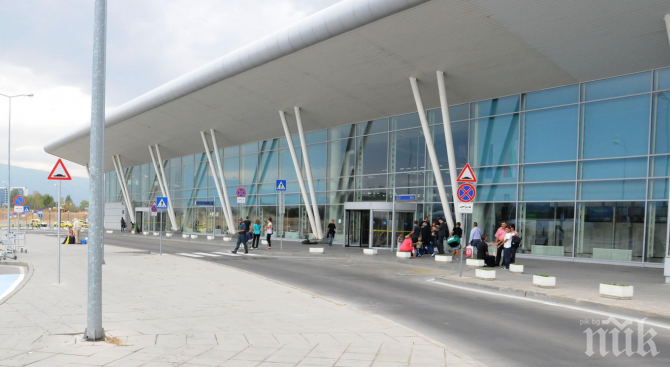 Пътнически самолет се приземи аварийно в София заради болен пациент