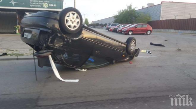 ИДИОТИЯ: Гонка в час пик предизвикала зрелищната катастрофа на бул. ”Стефан Стамболов” в Бургас (СНИМКА)