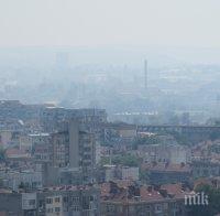 Протестиращи срещу мръсния въздух в Русе блокират Дунав мост