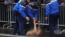 ГОРЕЩО: Голи активистки нападнаха кортежа на Тръмп в Париж (СНИМКИ 18+/ВИДЕО)