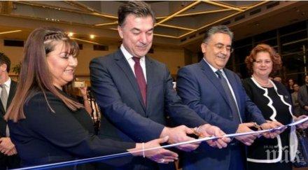 турският посланик нас преряза лента златна ножица