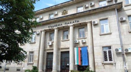 топ юрист защитава бизнесмена краси пенката