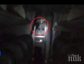 шок охранител тръгна проверява празен самолет видя накара побегне ужас видео