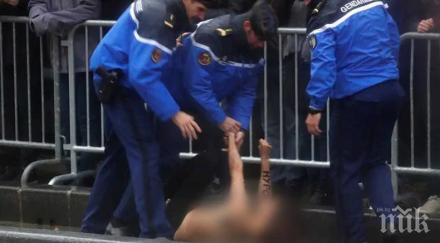 горещо голи активистки нападнаха кортежа тръмп париж снимки видео