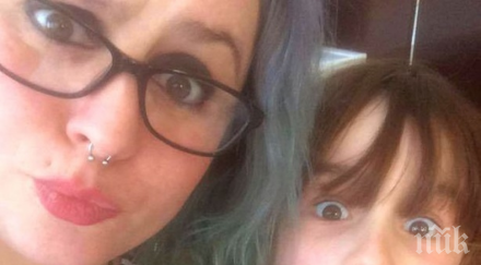 шок майка вярваше дъщеря къщата призрак докато видя снимка