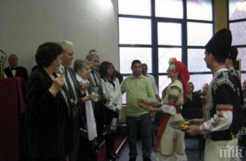 Кметът на Дупница кумува на 120 двойки