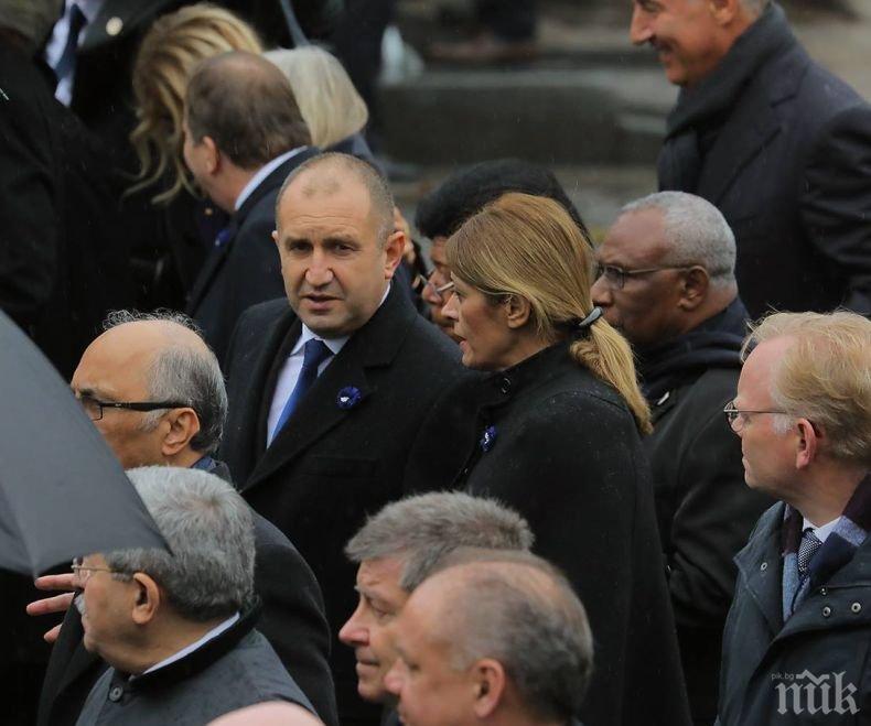 ФЕН ИЛИ ПРЕЗИДЕНТ: Радев приклещи Путин, за да се щракне с него (СНИМКА)