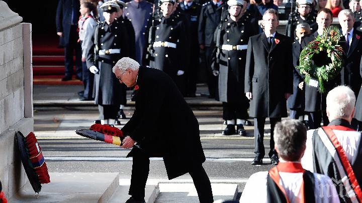 Германският президент положи венци на военния мемориал Кенотаф в Лондон

