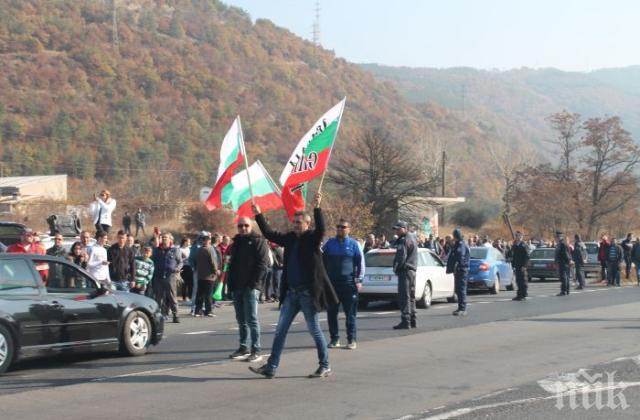 РАЗКРИТИЕ: Водачът на „протеста“ в Благоевград подсъдим за документна измама - взел 50 бона