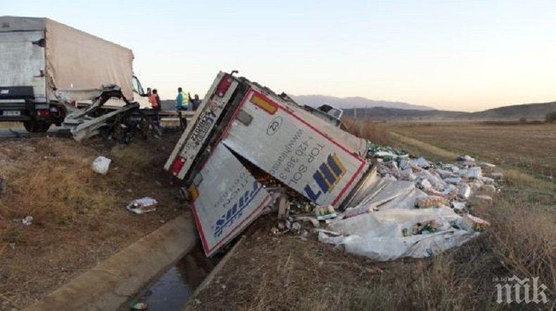 Шофьор на ТИР пострада, след като се преобърна край Козлодуй