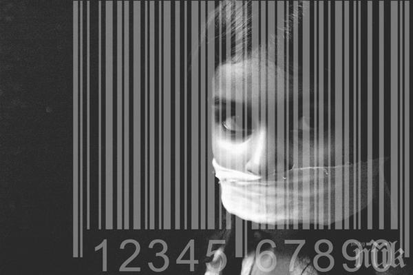 СХЕМА ЛАВЪРБОЙ: Сутеньори подмамват момичета уж за филмови продукции, правят ги проститутки в чужбина
