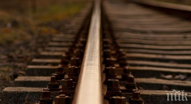 КРАЙ ПЕТРИЧ: Протестиращи метежници блокираха жп линията за Гърция 