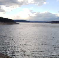 Проверяват мръсна ли е водата в язовир 