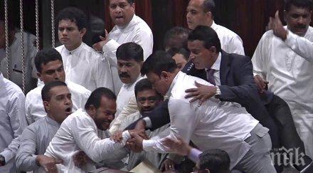 депутати сбиха парламента шри ланка