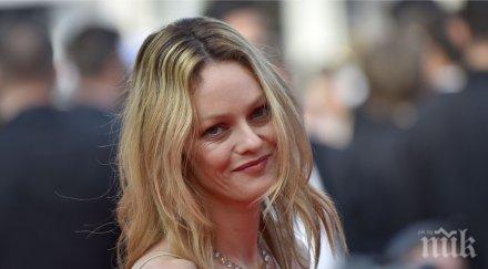 ванеса паради издаде нов албум