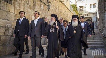 гръцката църква иска свещениците останат държавни служители