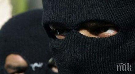 влюбени излязоха романтична разходка нагъл бандит помрачи вечерта