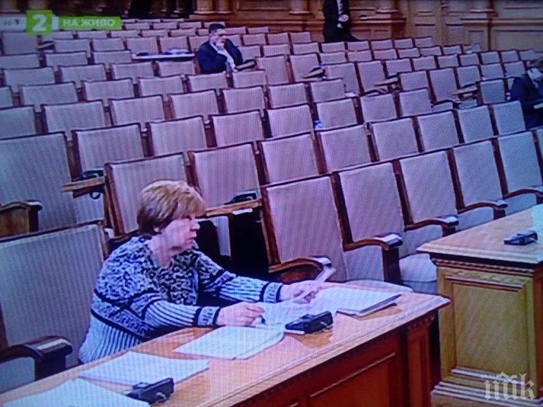 БОМБА ПАДНА В ПАРЛАМЕНТА: Двама-трима депутати останаха да довършат деня