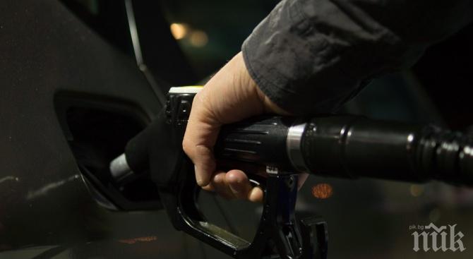 Цената на бензина се срина под 2 лева (ГРАФИКА)