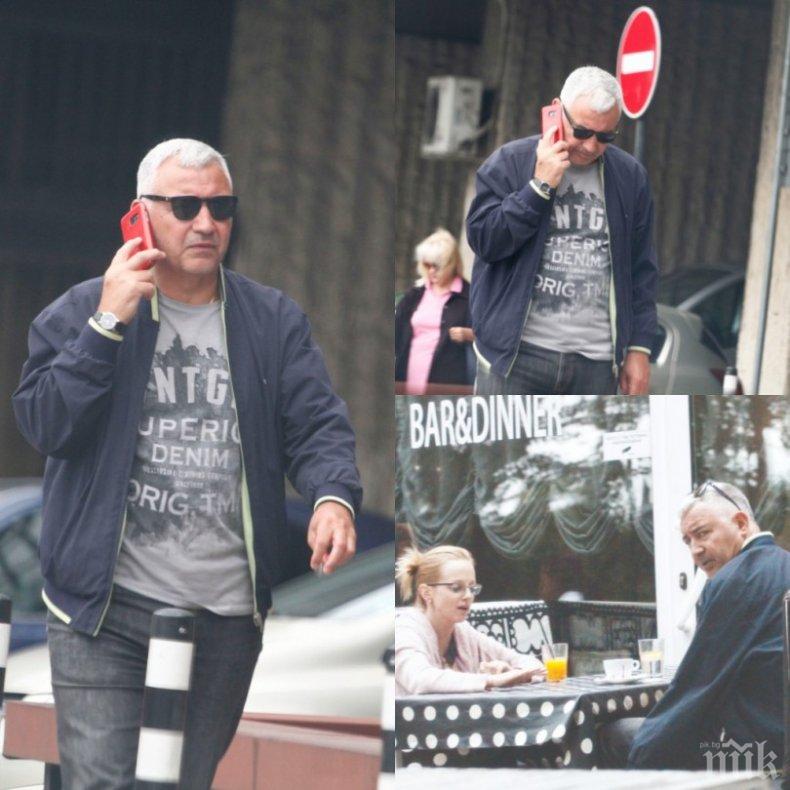 АЛЕНИ СТРАСТИ: Мерджанов размахва червен мобифон