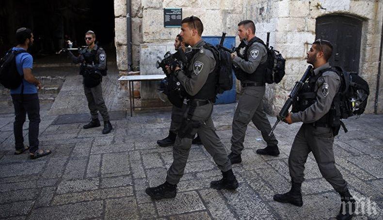 В Йерусалим мъж с нож рани двама израелски полицаи
