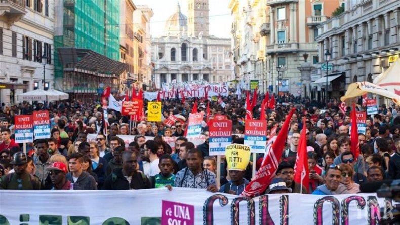 Хиляди ученици излязоха на протест срещу правителството в Италия