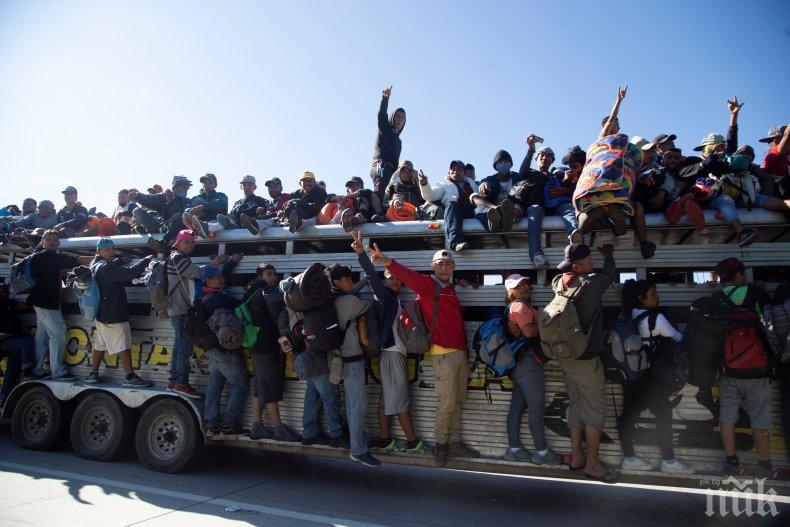 Над 1500 мигранти пристигнаха на границата със САЩ

