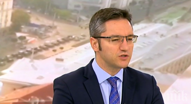 Вигенин увърта на важния въпрос - платени ли са протестите