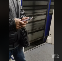 ШАШ: Влак в метрото пердаши с отворена врата (ВИДЕО)