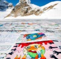 Нарисуваха най-голямата картичка на света върху швейцарски ледник