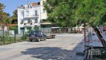 В Пловдив карат от Финландия розов гранит за площада