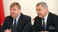 САМО В ПИК: Валери Симеонов изчаква дебатите в парламента в стаята на Емил Христов (НА ЖИВО)