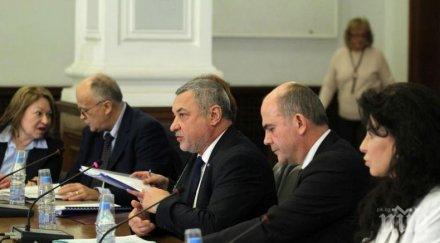 вицепремиерът оставка валери симеонов подхваща поредния закон социалните услуги