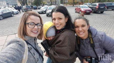 ралица паскалева щракна малък макси благотворителен календар