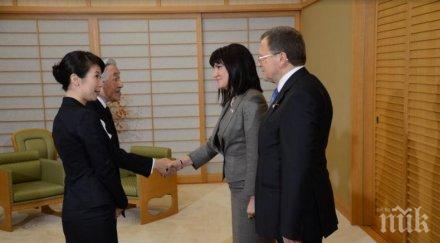 цвета караянчева ключови думи негово величество император акихито