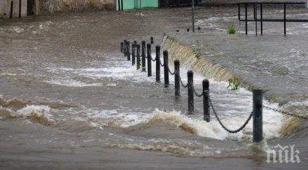 трагедия виетнам мащабни наводнения взеха жертви
