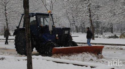 всички снегопочистващи машини били терен нощ