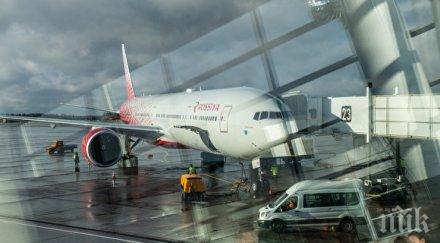 излитащ самолет прегази мъж московско летище