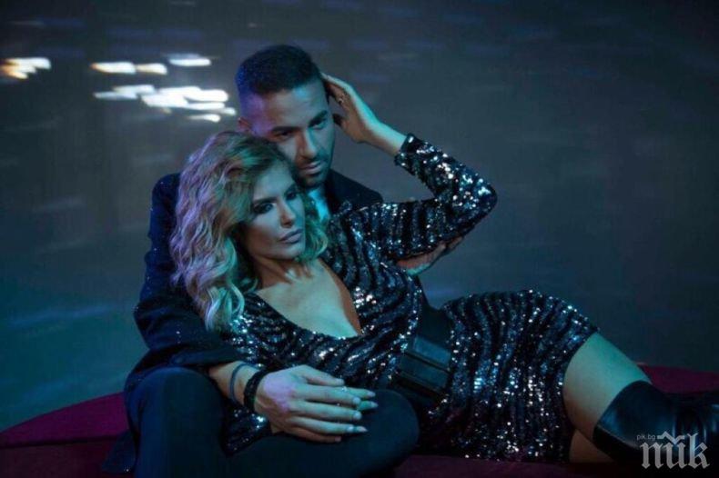 Гръцки секссимвол хълца по Анелия