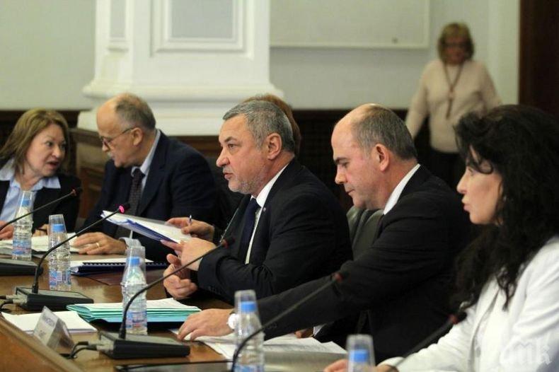 Вицепремиерът в оставка Валери Симеонов подхваща поредния закон за социалните услуги